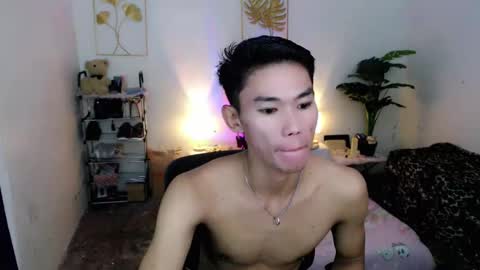 Snapshot of yourdreamboyx chatting on October 29, 8:27 am Rence online show from October 29, 8:27 am