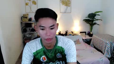 Snapshot of yourdreamboyx chatting on October 31, 11:11 am Rence online show from October 31, 11:11 am