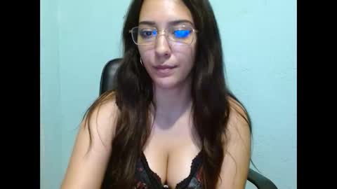 Snapshot of yourdreamgirl903309 chatting on November 19, 7:36 pm yourdreamgirl903309 online show from November 19, 7:36 pm