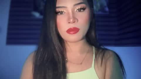 Snapshot of yourehot_pretty chatting on June 5, 9:53 pm Do read my bio online show from June 5, 9:53 pm