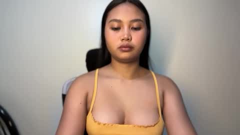 yourfantasyyy_ online show from May 15, 8:54 am