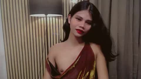 Snapshot of yourfavoratevivian chatting on November 18, 6:18 am Vivian online show from November 18, 6:18 am