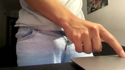 yourguuy21 online show from November 22, 8:24 am