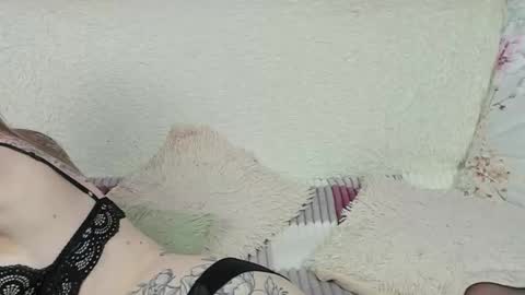 Snapshot of yourkriss_new1 chatting on November 2, 7:27 pm yourkriss_new1 online show from November 2, 7:27 pm