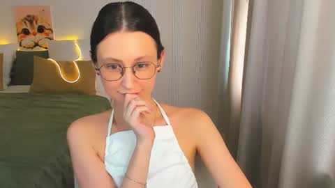 Snapshot of yourlovelystoryy chatting on July 8, 12:20 pm Vetta online show from July 8, 12:20 pm