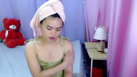 Snapshot of yourlovelytranspinay chatting on July 19, 2:26 am your lovely Dina online show from July 19, 2:26 am
