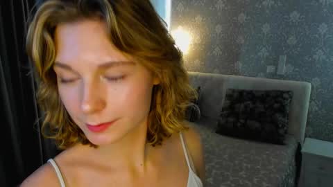 Snapshot of yourmuseee chatting on February 3, 12:43 pm Sonya online show from February 3, 12:43 pm