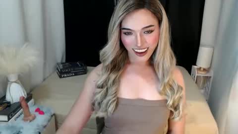 Snapshot of yournaughtykendal chatting on March 29, 5:07 am TIFFANY SUCKING QUEEN online show from March 29, 5:07 am