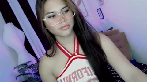 Snapshot of yourprettyblythe_ts chatting on May 21, 7:15 am yourprettyblythe_ts online show from May 21, 7:15 am