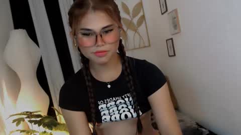 Snapshot of yourprettyblythe_ts chatting on June 23, 3:59 am yourprettyblythe_ts online show from June 23, 3:59 am