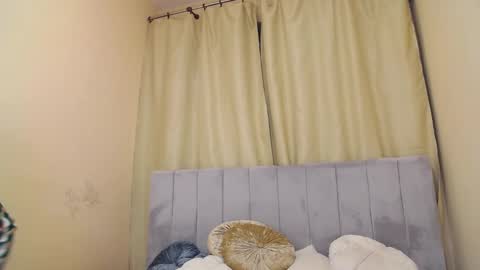 Snapshot of yours_jasmin chatting on February 4, 6:17 pm yours_jasmin online show from February 4, 6:17 pm