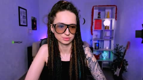 Snapshot of yours_sunny chatting on April 2, 7:44 pm yours_sunny online show from April 2, 7:44 pm