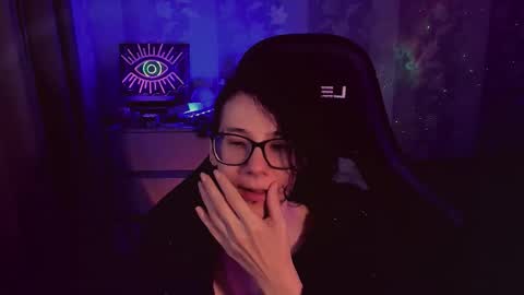 Snapshot of yourscosmic chatting on November 11, 11:32 am Yours Cosmic online show from November 11, 11:32 am