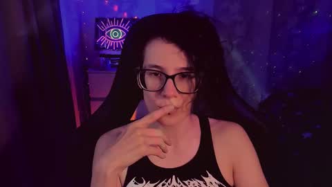 Snapshot of yourscosmic chatting on November 18, 10:52 am Yours Cosmic online show from November 18, 10:52 am