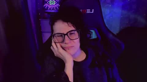 Snapshot of yourscosmic chatting on November 21, 12:48 pm Yours Cosmic online show from November 21, 12:48 pm