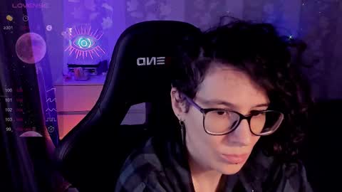 Snapshot of yourscosmic chatting on December 19, 11:06 am Yours Cosmic online show from December 19, 11:06 am