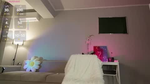 Luminous Luna online show from March 3, 2:34 pm