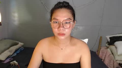 Snapshot of yoursexy_reb chatting on December 15, 1:54 am yoursexy_reb online show from December 15, 1:54 am