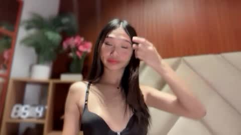 yoursluttyashxx online show from April 12, 5:07 pm