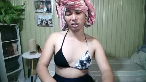 yoursubmissive_larah online show from April 12, 6:40 am