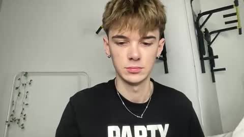 yoursweetyguy online show from December 15, 3:16 pm