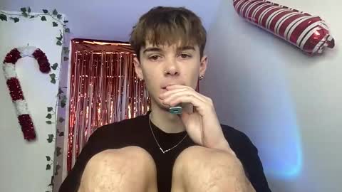 Snapshot of yoursweetyguy chatting on January 8, 2:52 pm yoursweetyguy online show from January 8, 2:52 pm