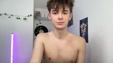 Snapshot of yoursweetyguy chatting on April 16, 1:45 pm yoursweetyguy online show from April 16, 1:45 pm