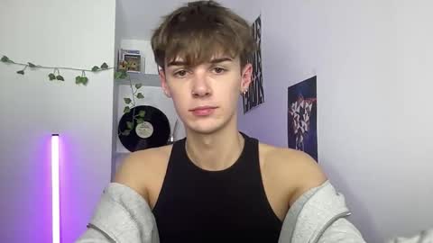Snapshot of yoursweetyguy chatting on April 28, 6:02 pm yoursweetyguy online show from April 28, 6:02 pm