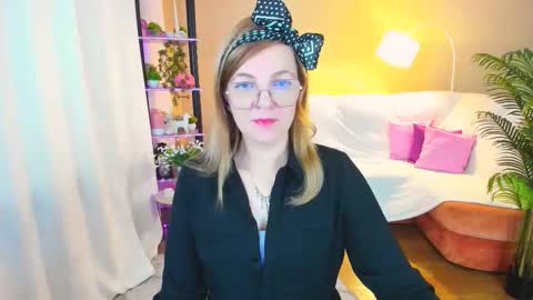 Snapshot of youruniverser chatting on September 24, 4:27 am Alice online show from September 24, 4:27 am