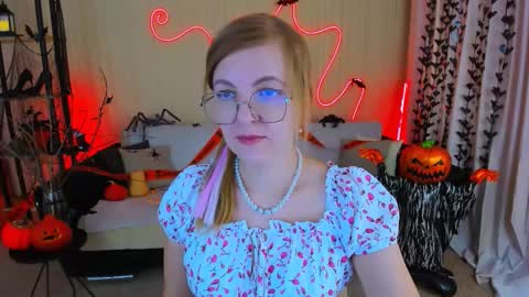 Snapshot of youruniverser chatting on October 25, 9:17 am Alice online show from October 25, 9:17 am