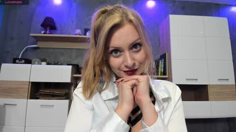 Snapshot of yourvenus00 chatting on December 2, 9:39 pm YourVenus00 -Follow my OF online show from December 2, 9:39 pm