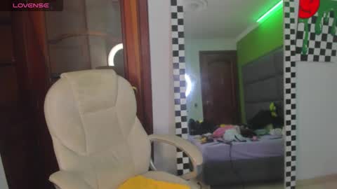 Snapshot of yourvirtualgirlfriennd chatting on November 8, 7:19 am GI online show from November 8, 7:19 am