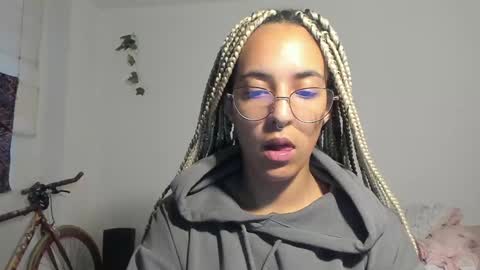 Snapshot of youwishtobeme chatting on December 27, 10:59 pm elizabeth ju online show from December 27, 10:59 pm