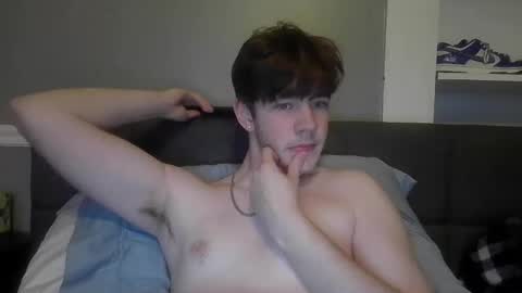 Snapshot of yp05 chatting on April 30, 10:32 am YoungPhysique05 online show from April 30, 10:32 am