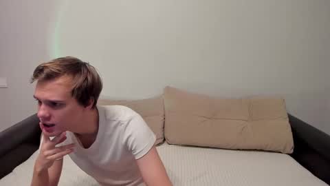 Snapshot of yueslang chatting on December 2, 6:03 pm Yue Lang and Samm online show from December 2, 6:03 pm