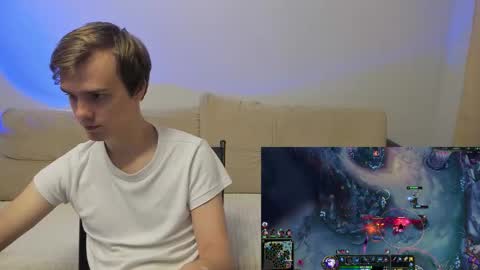 Snapshot of yueslang chatting on December 3, 7:12 pm Yue Lang and Samm online show from December 3, 7:12 pm