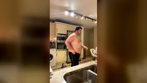 Snapshot of yugogee chatting on December 17, 12:05 am Yugo - online show from December 17, 12:05 am