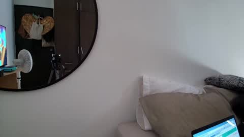 Snapshot of yulian_23 chatting on May 17, 9:22 pm Ivan online show from May 17, 9:22 pm