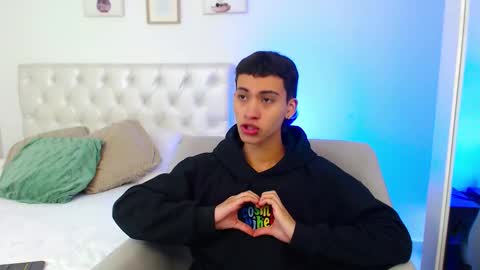 yulian_vasquez online show from February 24, 7:12 pm