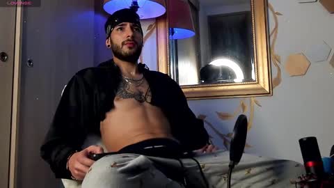 Snapshot of yulianpereira25 chatting on December 21, 2:41 am yulian 2811 online show from December 21, 2:41 am