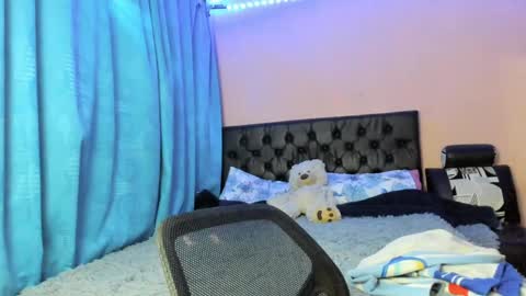 Snapshot of yulico chatting on January 8, 3:50 pm emmy online show from January 8, 3:50 pm