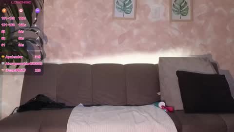 yuliethpetite online show from March 20, 11:26 am