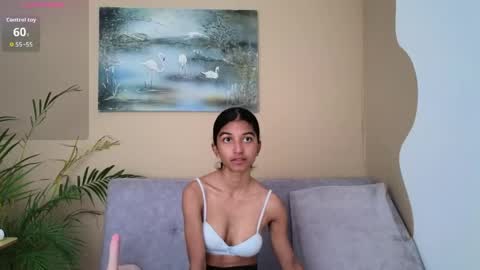yuliethpetite online show from April 14, 1:17 pm