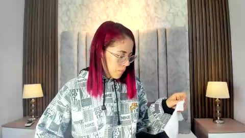 yulievans online show from October 8, 10:46 am