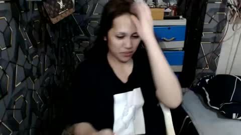 yumi online show from January 13, 1:00 am