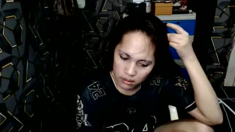 yumi online show from March 14, 12:32 pm