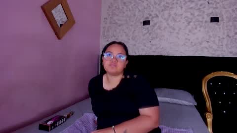 Snapshot of yumiviolet chatting on February 9, 8:02 pm YumiViolet online show from February 9, 8:02 pm