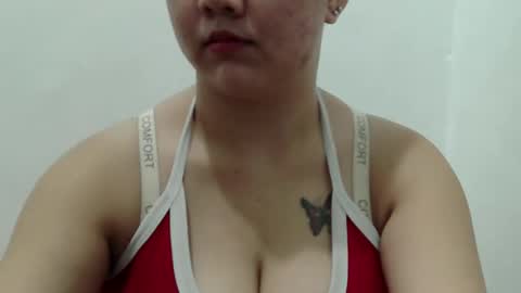 Snapshot of yummy_tits23xx chatting on May 20, 10:54 am yummy_tits23xx online show from May 20, 10:54 am