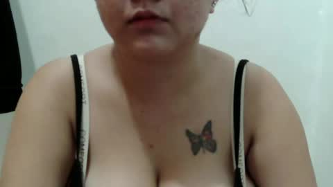 Snapshot of yummy_tits23xx chatting on June 25, 11:04 am yummy_tits23xx online show from June 25, 11:04 am