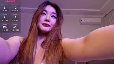 Snapshot of yummy_yuna chatting on June 1, 8:43 pm Yumi online show from June 1, 8:43 pm